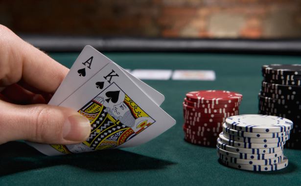 Key Considerations When Playing Texas Hold’em Poker Online