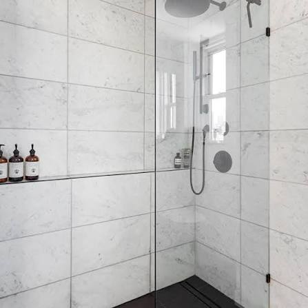 Ceramic Shower vs Acrylic Shower: Which Option Enhances Durability?